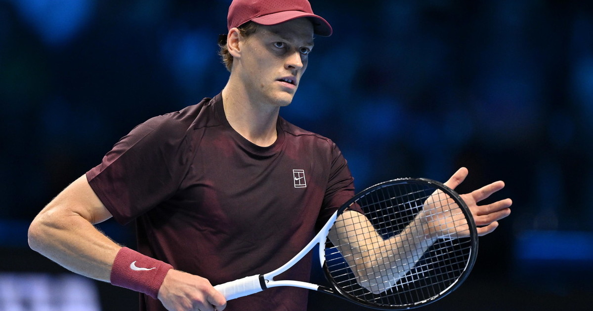 sinner batte zverev e vola in semifinale