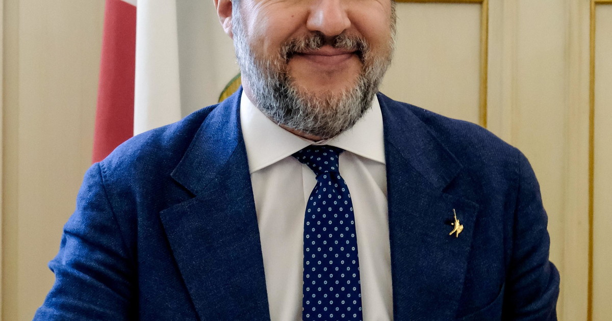 Campania, l'appello di Salvini: Chi sta a casa è come votasse Fico.