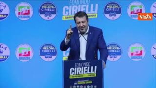 Salvini: Adozioni per coppie gay? Non nel mio Paese Salvini: Adozioni per coppie gay? Non nel mio Paese