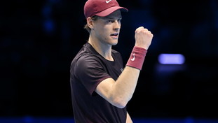 Sinner a caccia del bis: la sfida con De Minaur e il sorpasso di Alcaraz