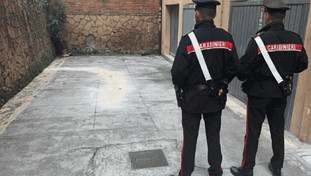 Giù dal balcone del B&B, la lite con l'amico e la spinta fatale: cosa sappiamo