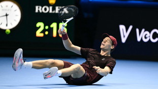 Sinner da impazzire, Alcaraz travolto in due set. Meloni: Orgogliosi di te