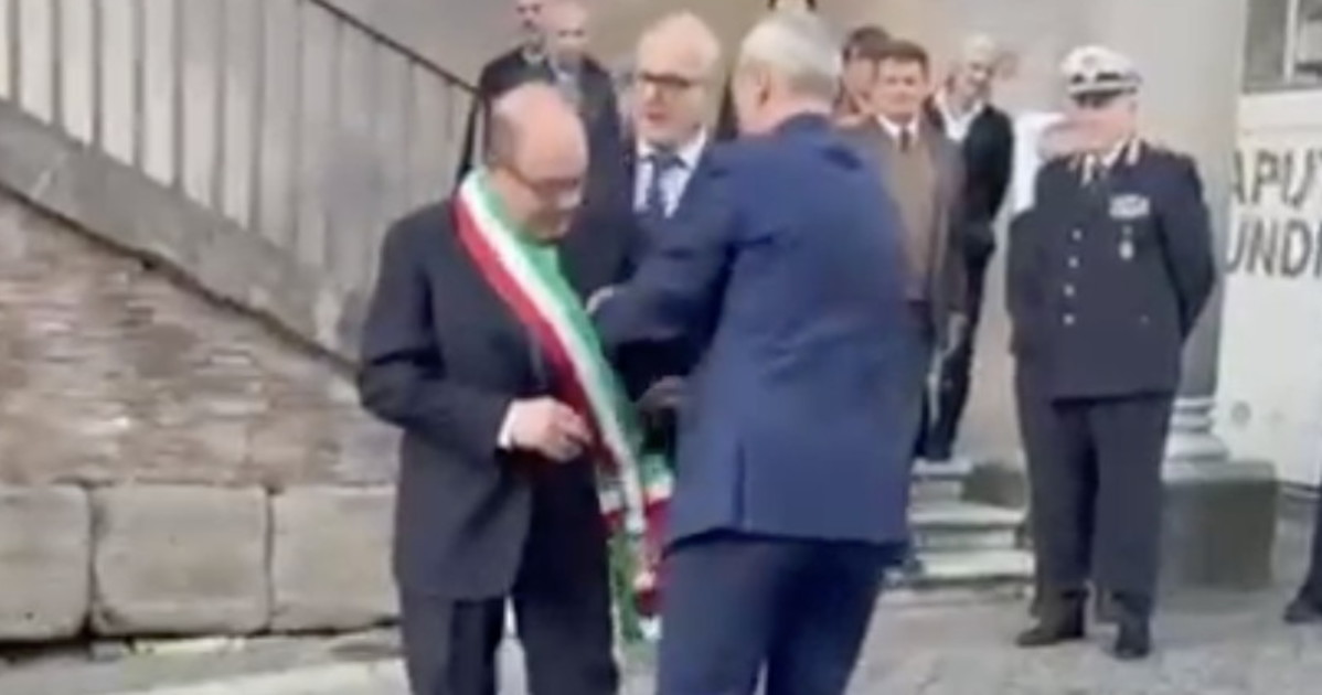 adesso prosciughiamo il tevere verdone con la fascia da sindaco da Iltempo.it adesso prosciughiamo il tevere verdone con la fascia da sindaco