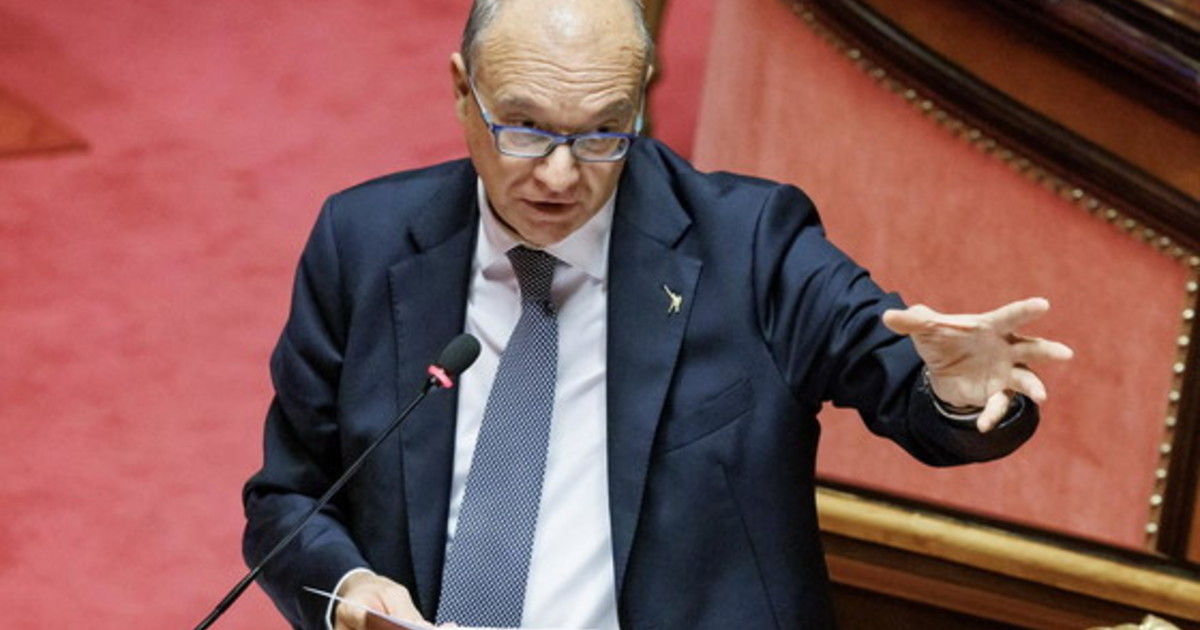 valditara minacciato a bari cosa urlano al ministro da Iltempo.it valditara minacciato a bari cosa urlano al ministro