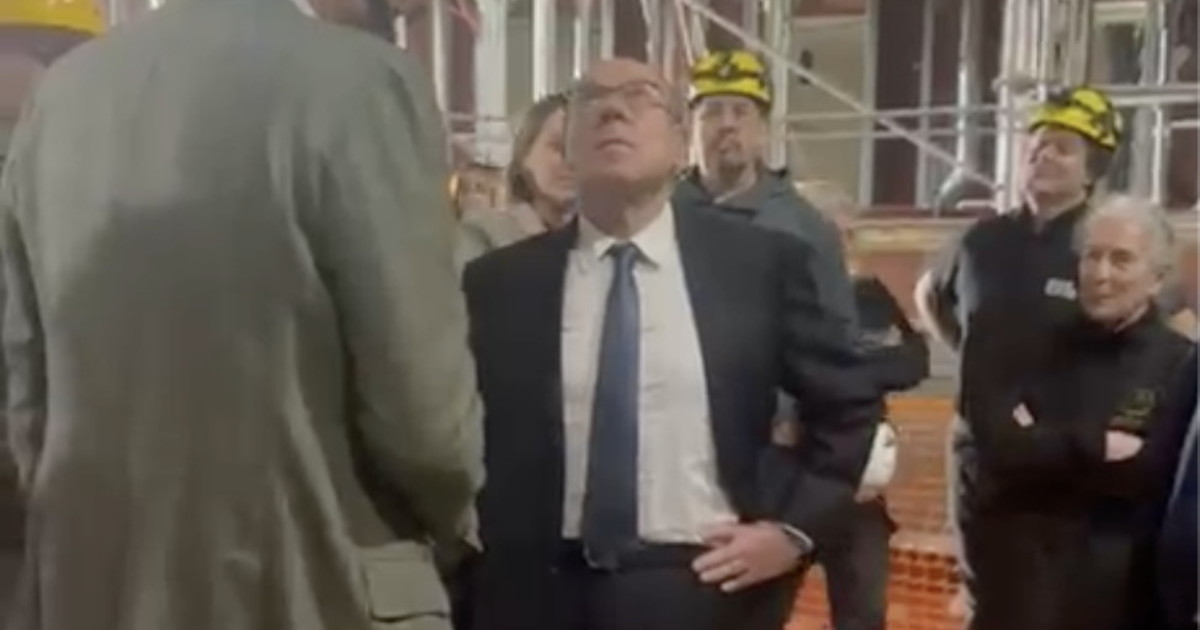 non se ne poteva pi249 verdone visita il teatro valle in ristrutturazione da Iltempo.it non se ne poteva pi249 verdone visita il teatro valle in ristrutturazione