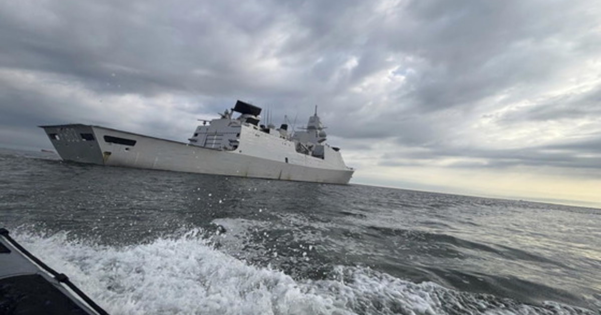 "Siamo pronti". Nave spia russa a nord della Scozia, il messaggio a Putin