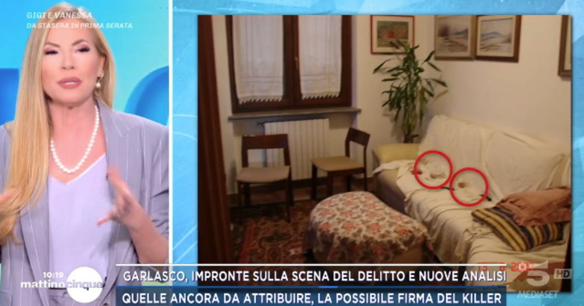 Quel dettaglio nella foto di casa Poggi: Qualcuno ha dormito sul divano?