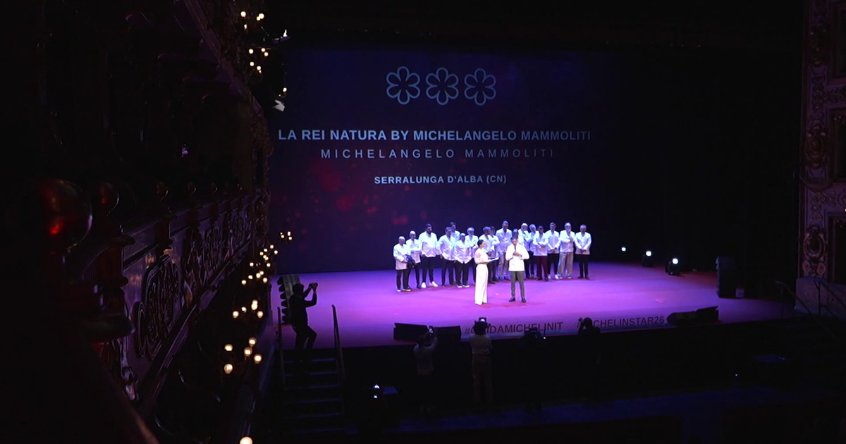 Michelinov vodnik 2026: 25 novih restavracij v Italiji prejelo zvezdice, nekatere pa so jih izgubile