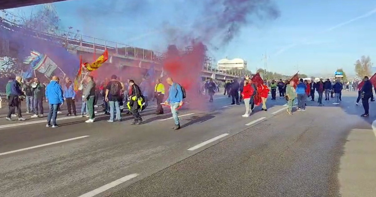 ex ilva statali di taranto bloccate sciopero fino alle 7 di domani da Iltempo.it ex ilva statali di taranto bloccate sciopero fino alle 7 di domani