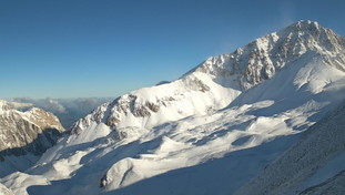 Swirls of cold and arctic air are changing the weather in Italy. Snow is also at low elevations