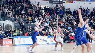 Roma on fire per la Virtus. Vittoria all'ultimo tiro e il Palazzetto esplode | GUARDA