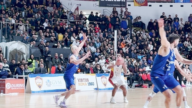 Roma on fire per la Virtus. Vittoria all'ultimo tiro e il Palazzetto esplode