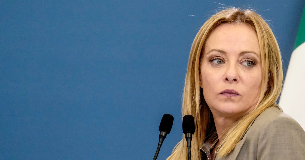 intimidazione e insulti a fratelli d italia nella sede di mestre vigliacchi violenti