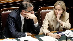 Tasse, casa, pensioni e banche sul tavolo del governo. Meloni prepara il vertice finale