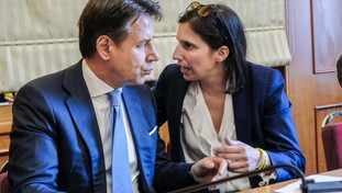 Center-left, we can already see the specter of primaries. Regional revives the Pd-M5S duel