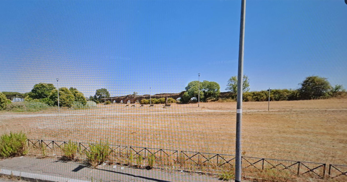 Roma, ragazza violentata davanti al fidanzato nel parco di Tor Tre Teste. Tre arresti