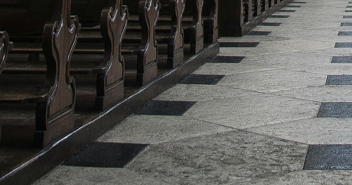 Ostia, chiesa imbrattata con le feci: "Anche sull