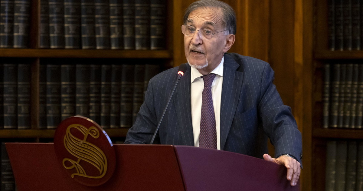 Solidarietà di La Russa a Calenda "assalito" dai soliti Pro Pal alla Sapienza