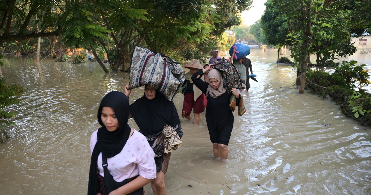 nel sud est asiatico 350 morti nelle alluvioni