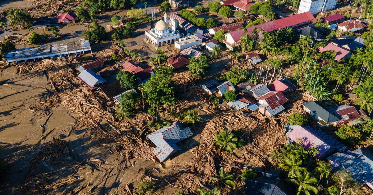 Sumatra, oltre 400 morti e 400 dispersi