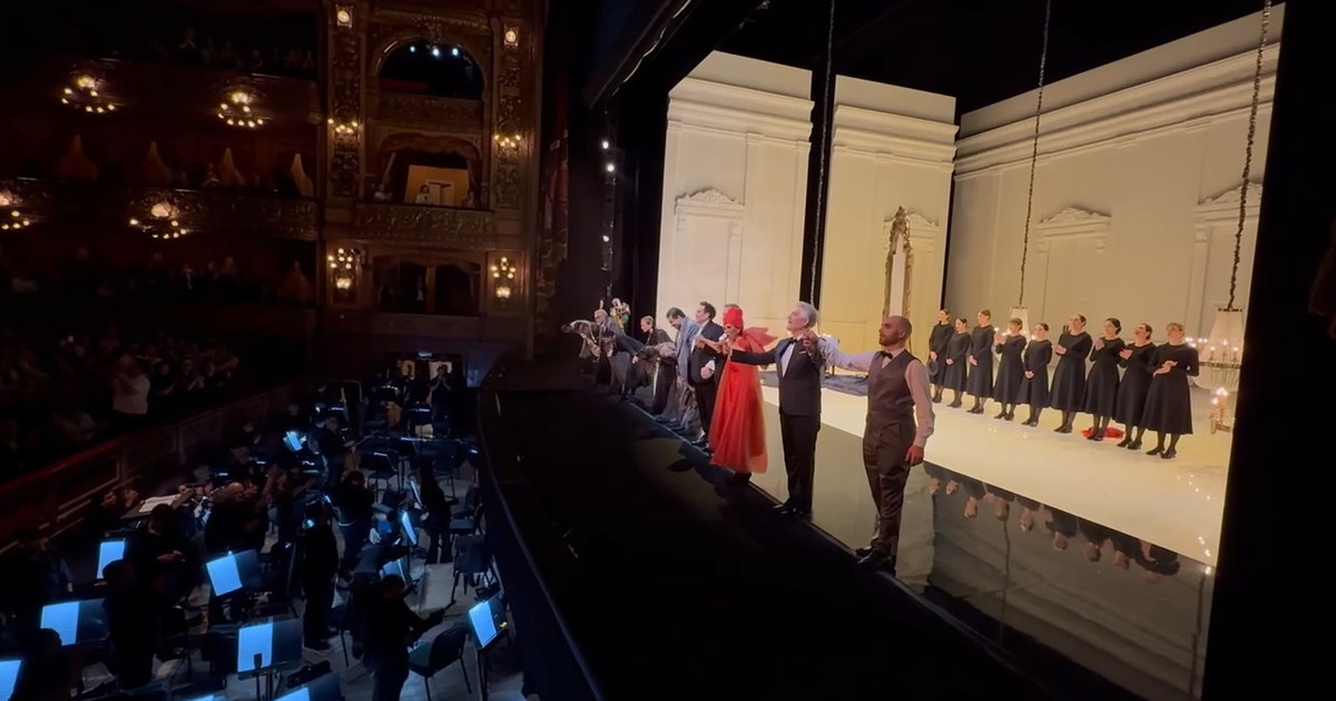 Alla Fenice continua la protesta, ma Beatrice Venezi "sbanca" in Argentina Alla Fenice continua la protesta, ma Beatrice Venezi "sbanca" in Argentina