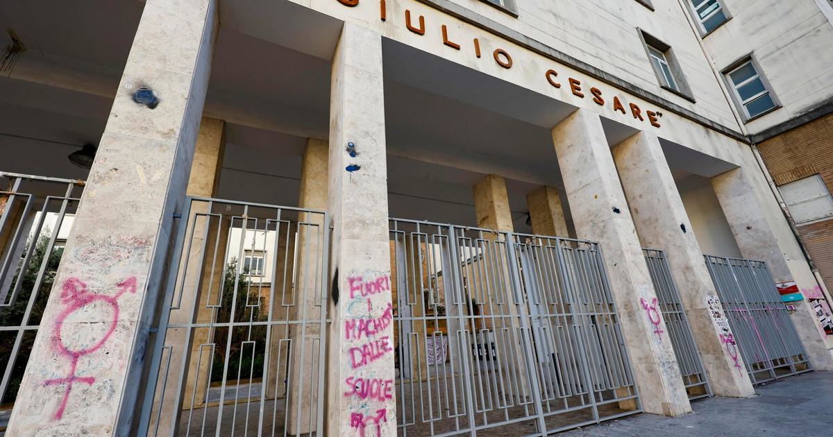 Lista degli stupri. La condanna dei prof: "Basta con l