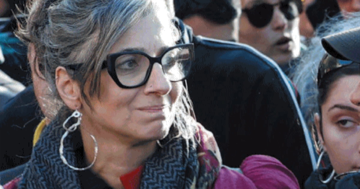 Albanese, delirio Firenze. Bufera Pd, la sindaca cambia Albanese, delirio Firenze. Bufera Pd, la sindaca cambia