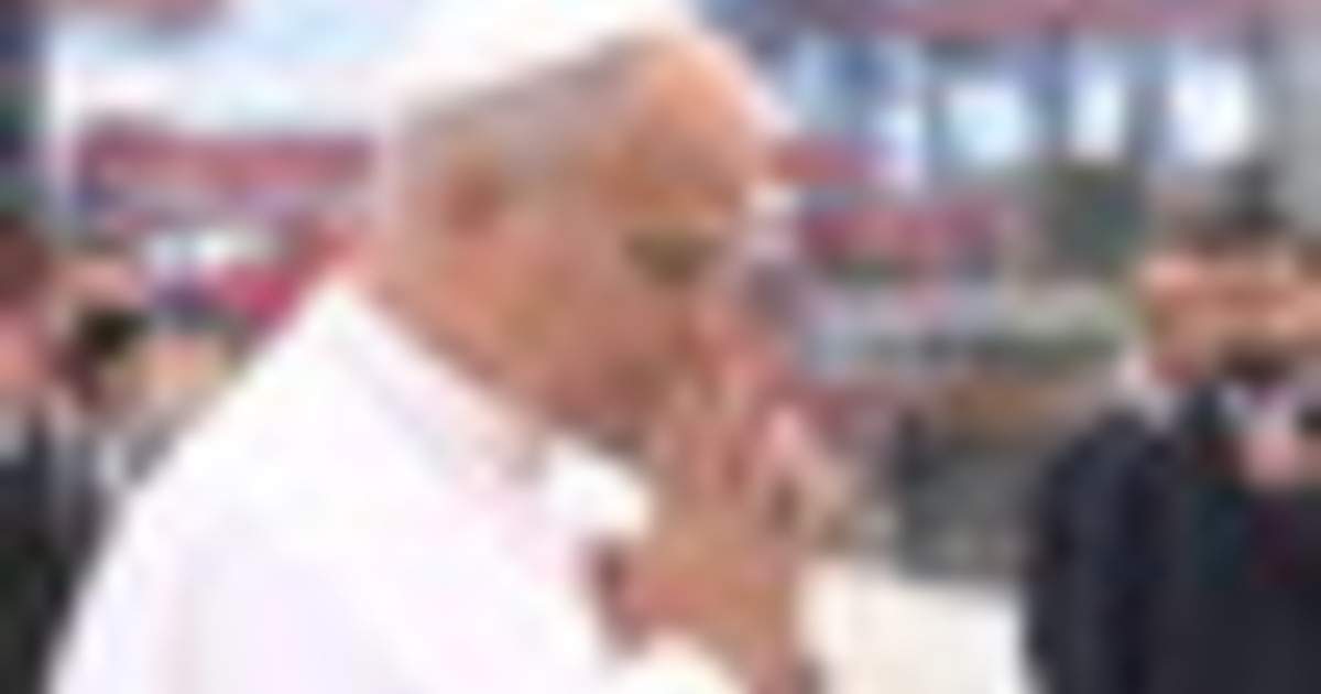 La preghiera di Papa Leone sul luogo dell'esplosione di Beirut