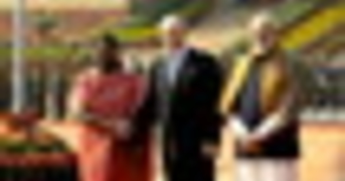 Putin accolto da Modi. Il premier indiano: noi siamo per la pace