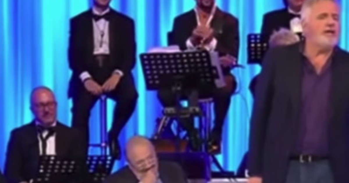 Christian De Sica: "Così ho scoperto la mia terza sorella", il video irresistibile