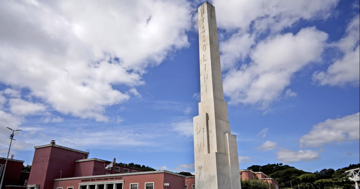 la trovata della sinistra qr code antifascista sui monumenti del regime