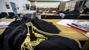 Arezzo, sparò al vicino di casa: assolto per legittima difesa. Plauso di FdI