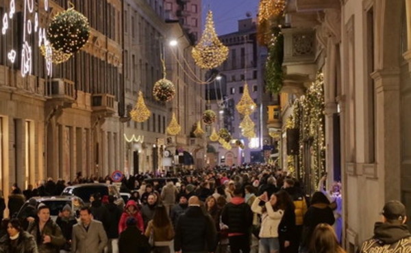 Tredicesime più ricche, gli italiani spenderanno 10 mld per i regali di Natale