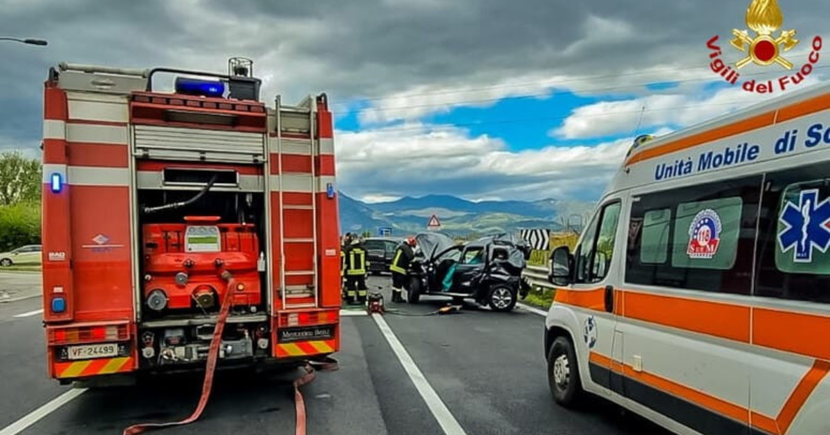 Scontro tra auto sulla Torino Aosta, muore una neonata. Grave la mamma Scontro tra auto sulla Torino Aosta, muore una neonata. Grave la mamma