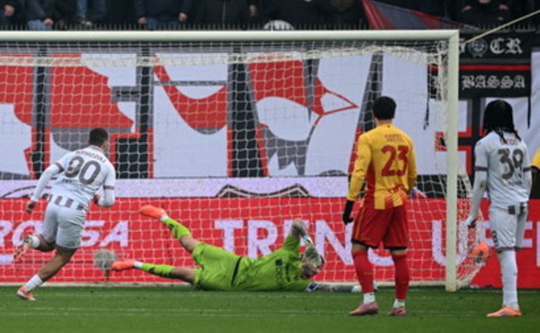 Bonazzoli-Sanabria, la Cremonese batte il Lecce 2-0