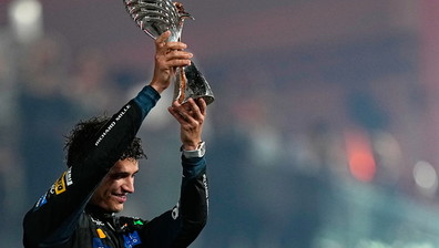 Verstappen vince ad Abu Dhabi ma non basta: Norris campione del mondo