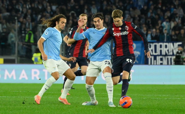 Lazio-Bologna 1-1, Isaksen illude i biancocelesti, Odgaard risponde