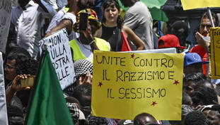 Esame di integrazione, la Lega manda in tilt la sinistra sulla cittadinanza