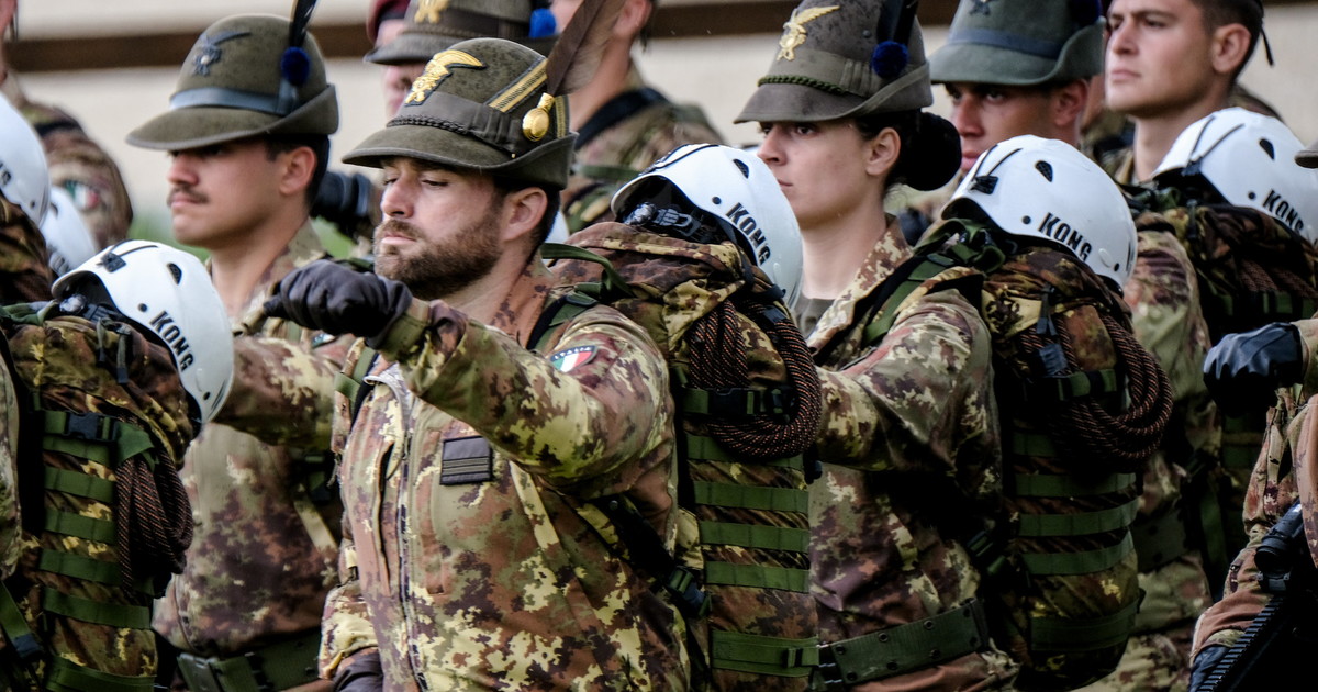 Difesa: "Il 51% degli italiani è favorevole a leva volontaria" Difesa: "Il 51% degli italiani è favorevole a leva volontaria"