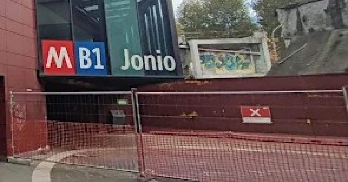 Roma, violentata da tre uomini alla fermata Jonio. Parte l