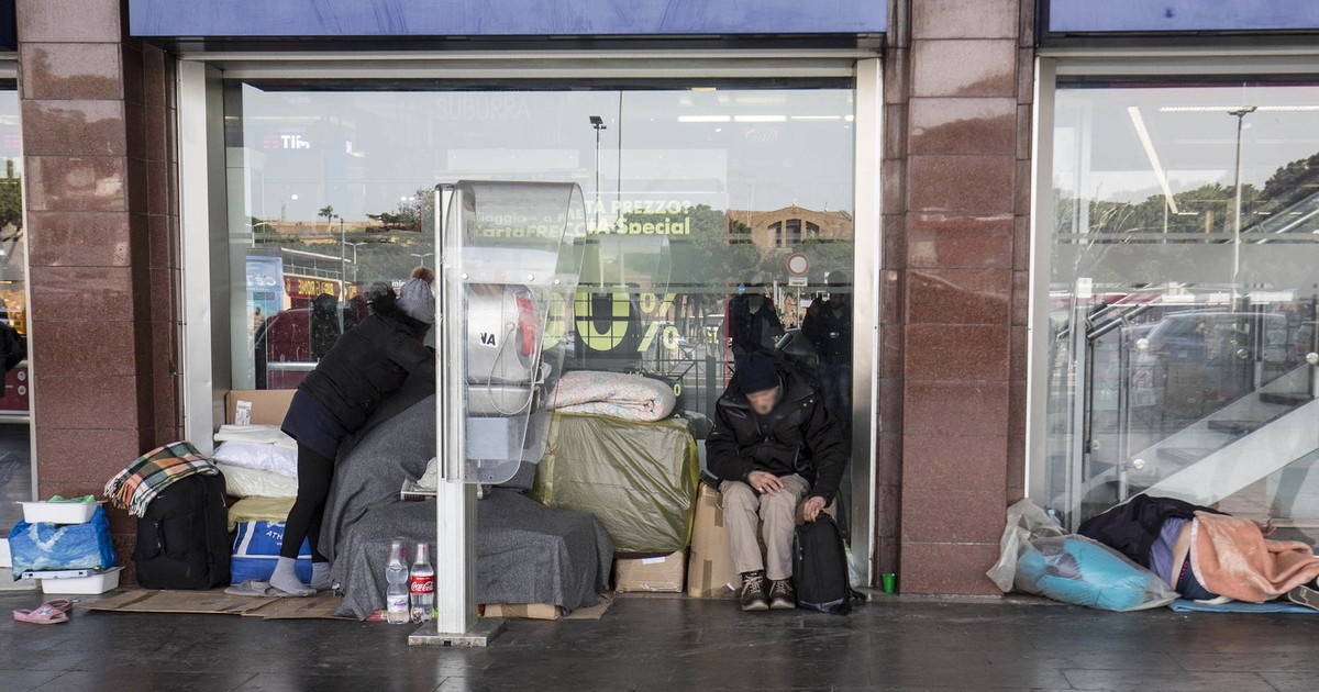 scippi spaccio e violenze espulso 7 volte in due anni ma mai rimpatriato