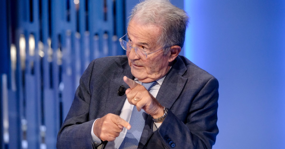 Il gelo di Prodi su Albanese dopo le foto coi leader di Hamas: "Sapete bene come la penso"