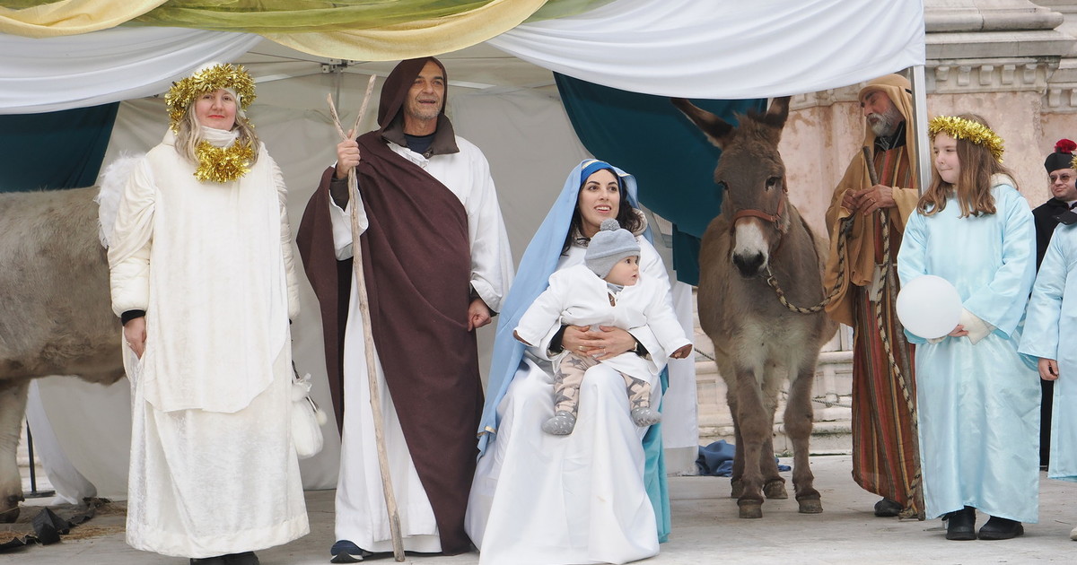 Incredibile nel Salento: ricercato si camuffa da statua del presepe. Ma poi finisce male Incredibile nel Salento: ricercato si camuffa da statua del presepe. Ma poi finisce male