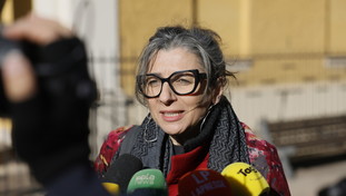 La gira de Albania en las escuelas secundarias y superiores. Las protestas de centroderecha: “Basta de adoctrinamiento”