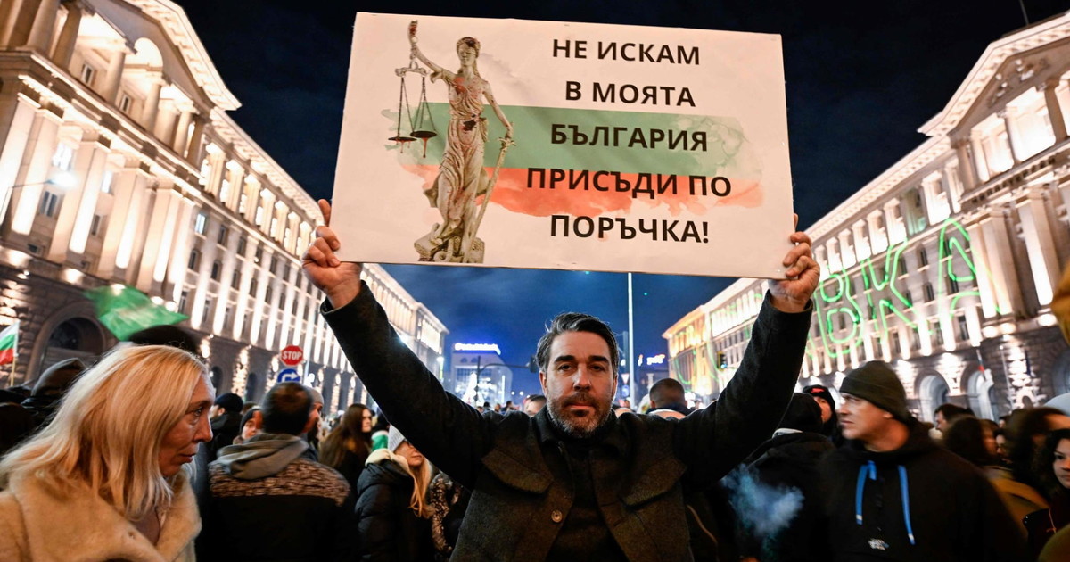 Bulgaria, cade il governo dopo le manifestazioni anti-corruzione