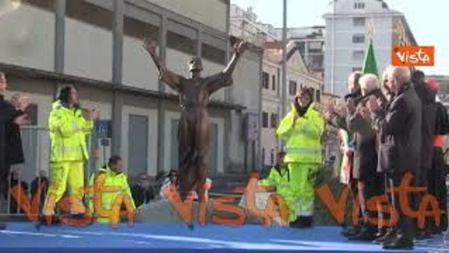 V Rimu odprli kip svetega Frančiška Asiškega na mostu dell'Industria, posvečenem svetniku