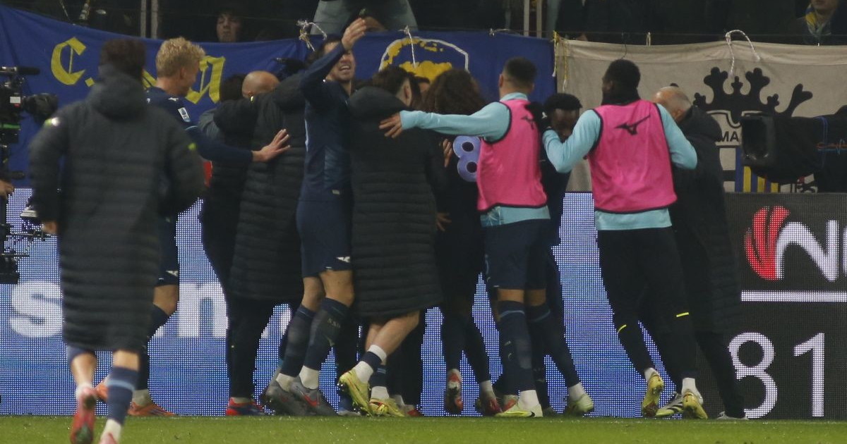 Lazio eroica, resta in 9 ma vince a Parma