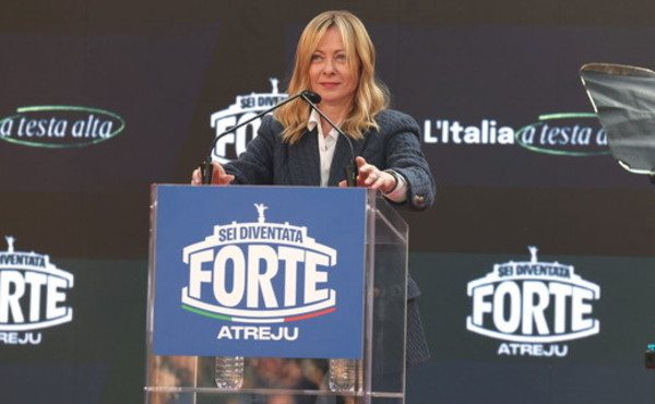 Meloni ad Atreju “Europa non è al tramonto, Italia leale ma non subalterna”