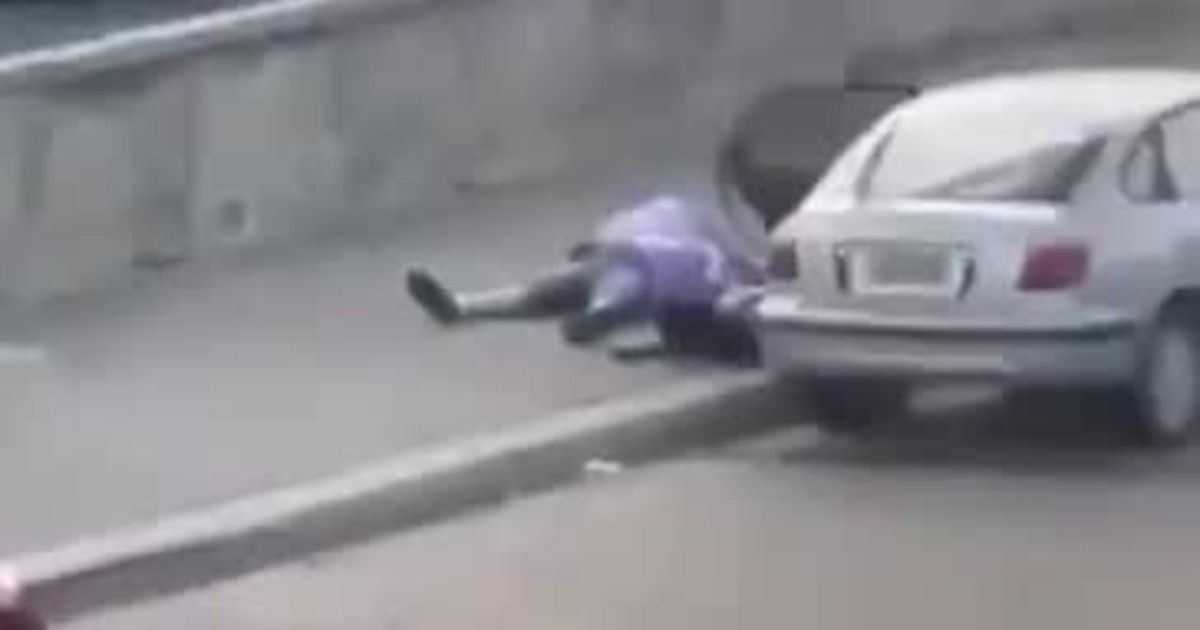 attentato a sydney fruttivendolo eroe disarma uno dei terroristi ecco il video da Iltempo.it attentato a sydney fruttivendolo eroe disarma uno dei terroristi ecco il video