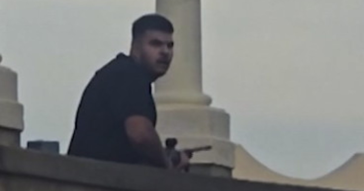 Terrore antisemita a Bondi Beach: le immagini dei killer in azione Terrore antisemita a Bondi Beach: le immagini dei killer in azione